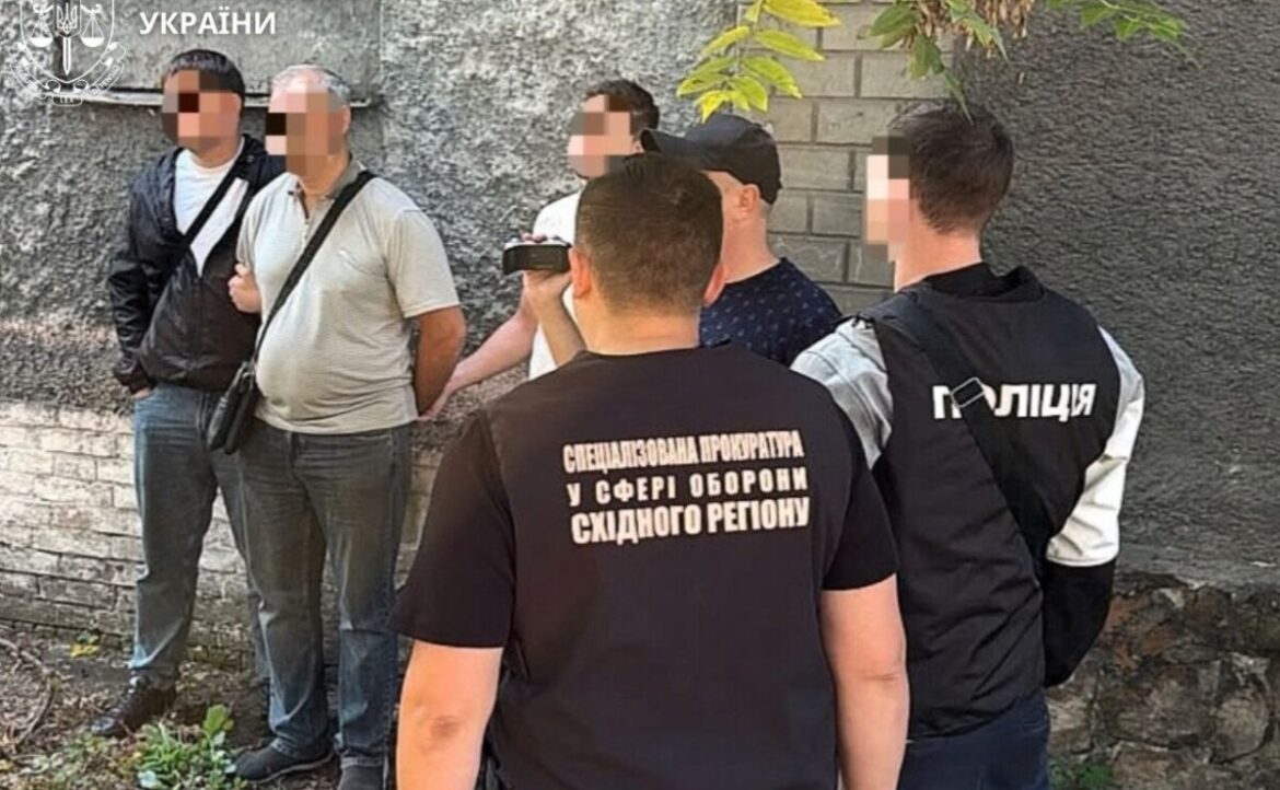 У Дніпрі майора РТЦК підозрюють в отриманні $1500 за переведення військового до тилу