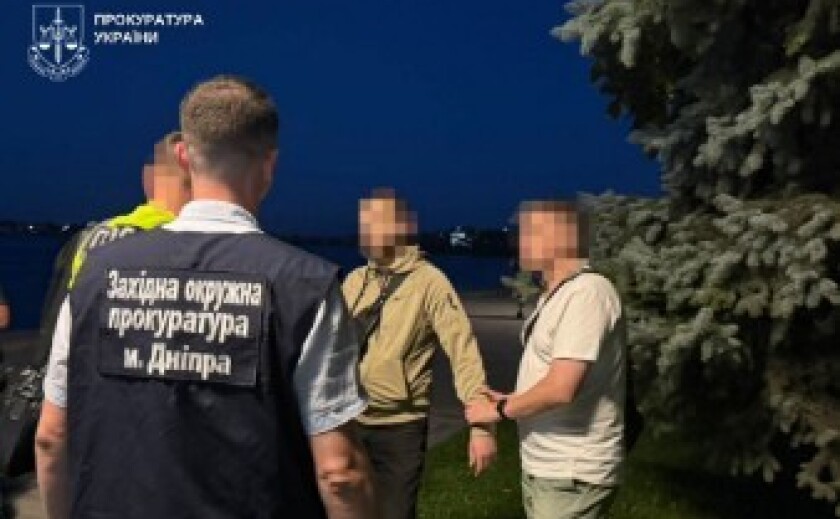У Дніпрі затримали чоловіка, який за $5 тисяч обіцяв організувати втечу за кордон