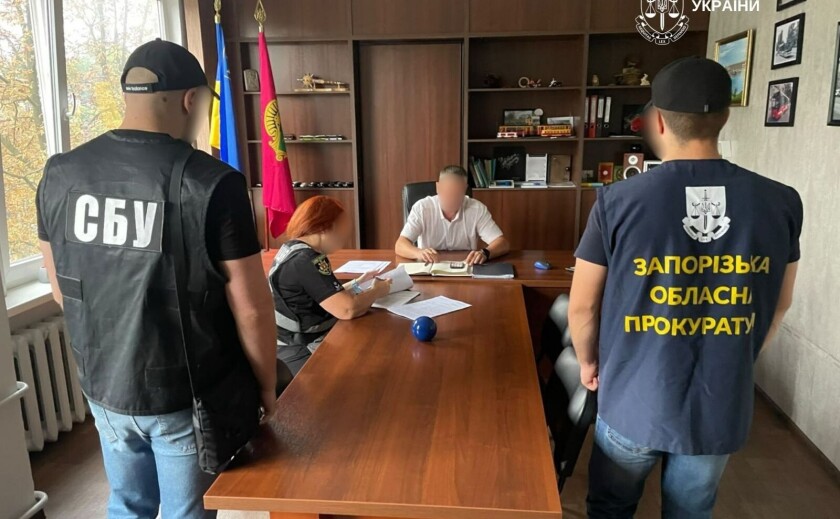 У Запоріжжі посадовця комунального підприємства та підприємця підозрюють у заволодінні 814 тисячами гривень