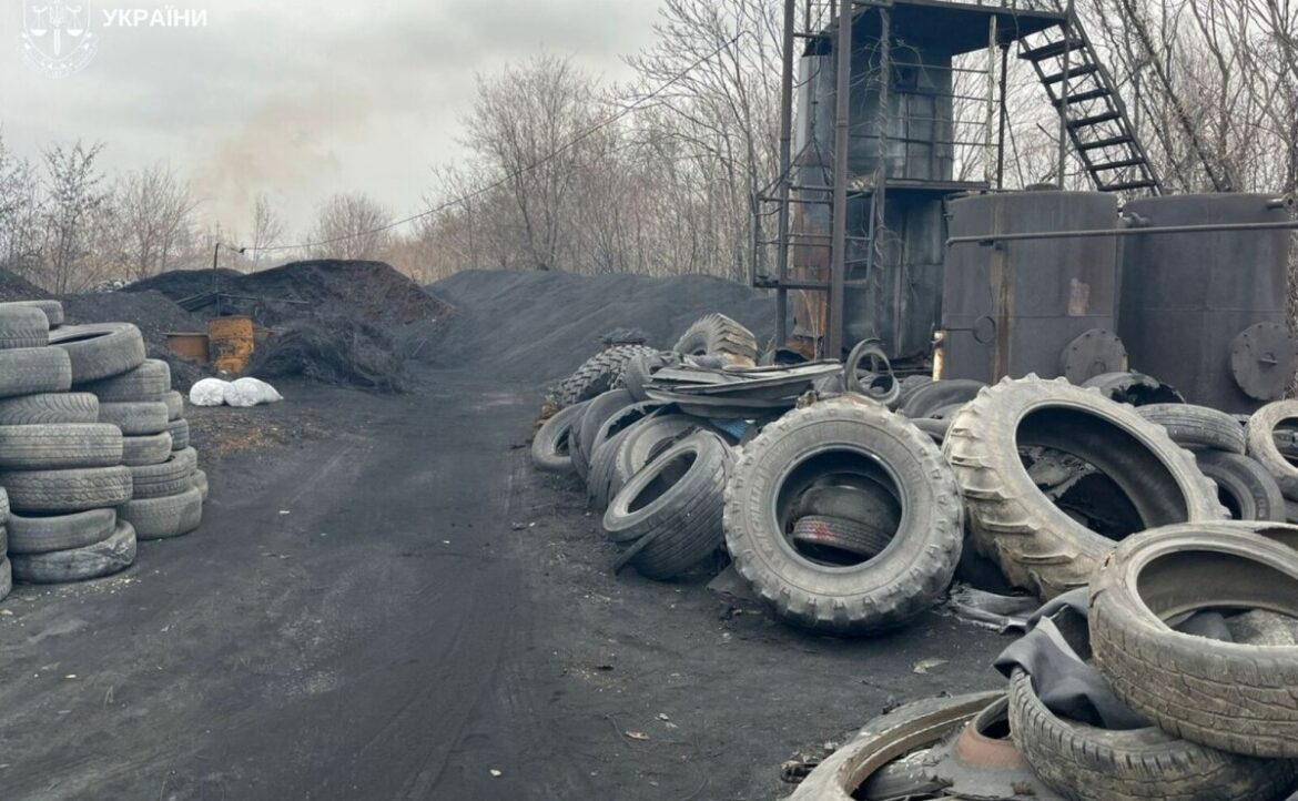 У Запоріжжі з шин незаконно виготовили понад 62 тисячі літрів пального: довкіллю завдали збитків на 12,6 млн грн