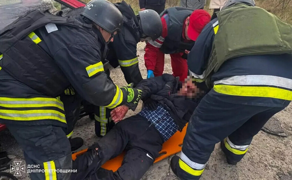 На Дніпропетровщині в ДТП загинули двоє людей, ще один водій постраждав