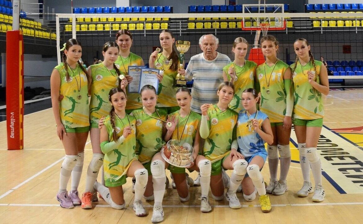 Волейболістки з Кам’янського перемогли на домашньому турнірі «Кам’янське об’єднує»