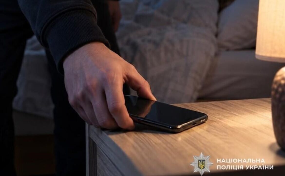 У Дніпрі 19-річний хлопець попросився на ночівлю й обікрав господарку